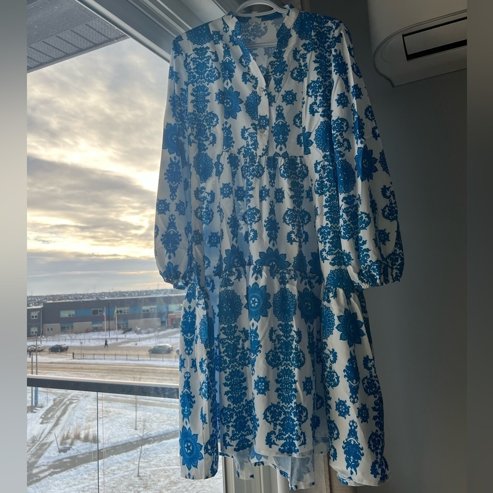 NWT Women Floral print Lantern sleeve Ruffle Hem Dress, Blue,White,Flowy - Picture 4 of 16